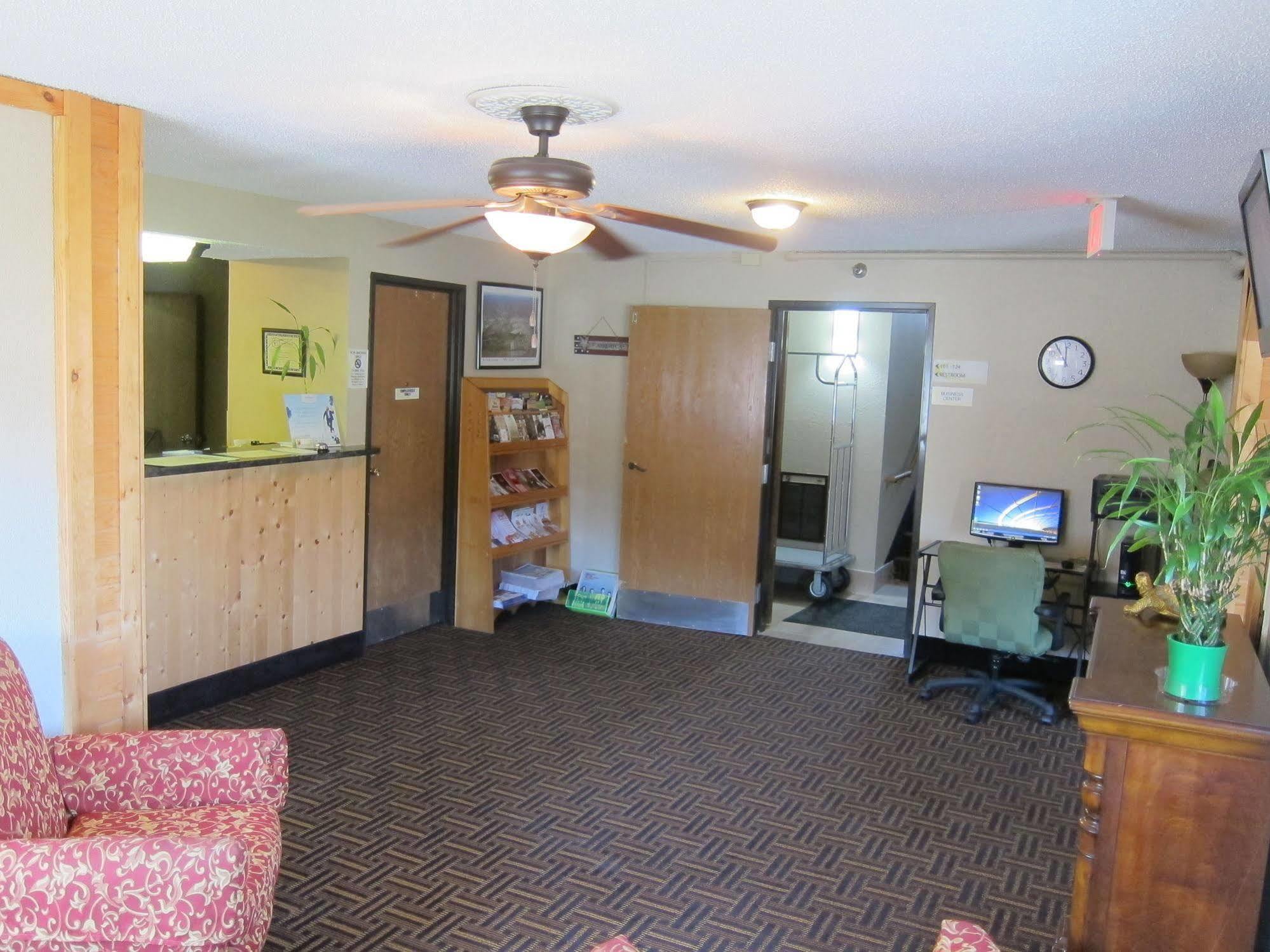 Hotel Super 8 By Wyndham Elkins Esterno foto