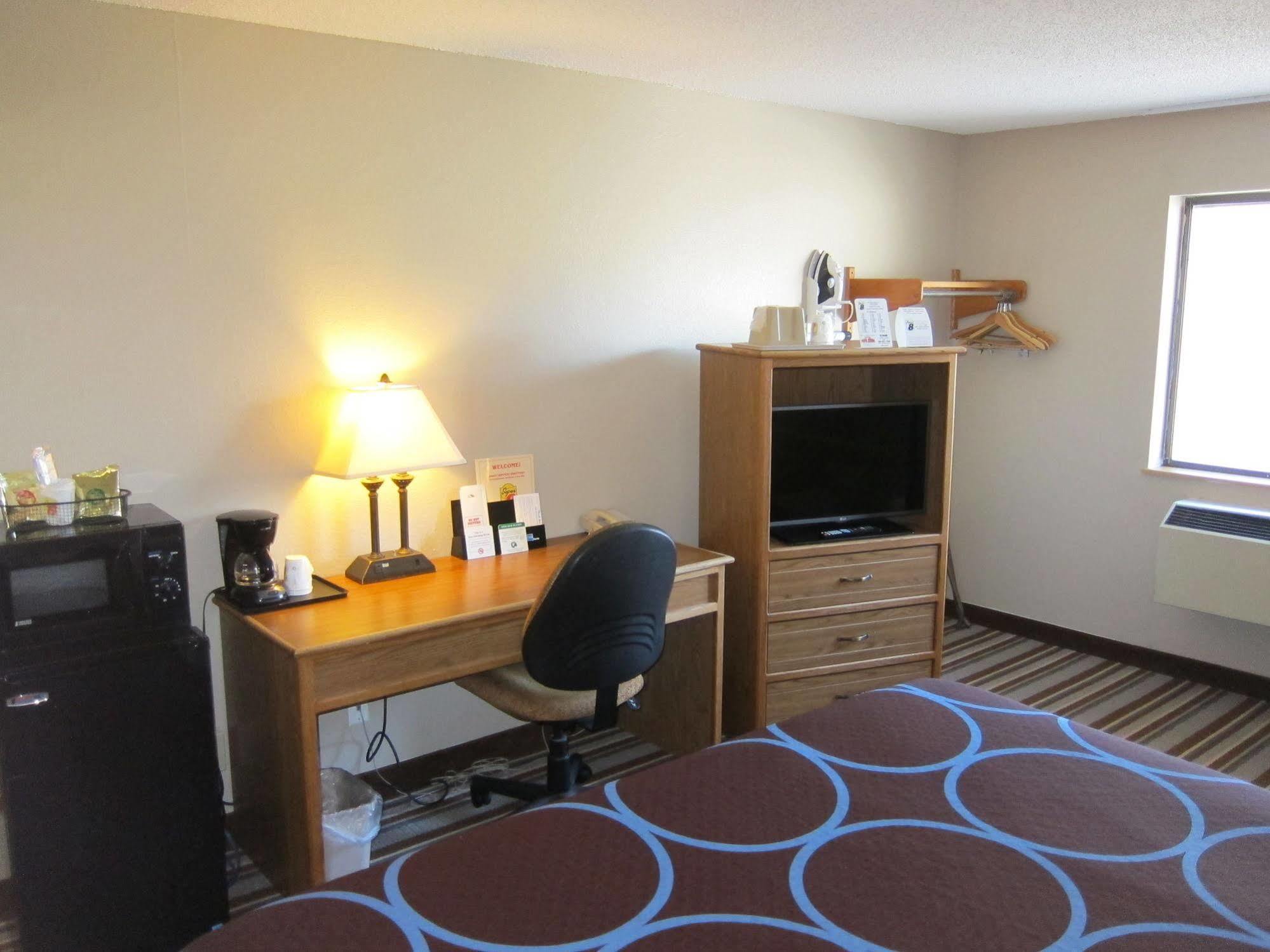 Hotel Super 8 By Wyndham Elkins Esterno foto