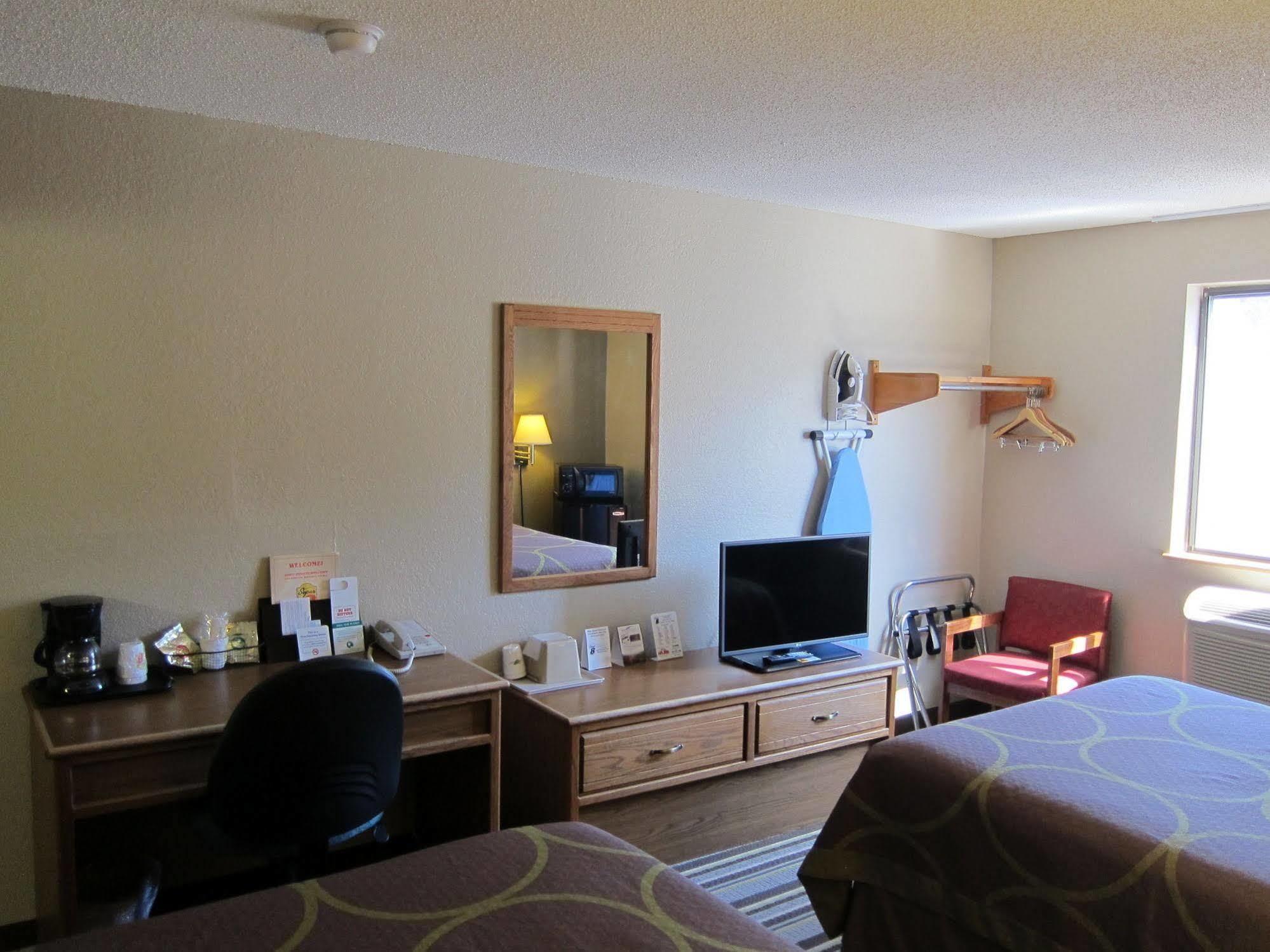 Hotel Super 8 By Wyndham Elkins Esterno foto